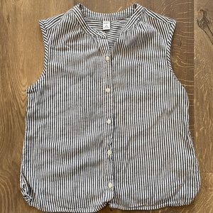 Women’s Old Navy button down crop top.